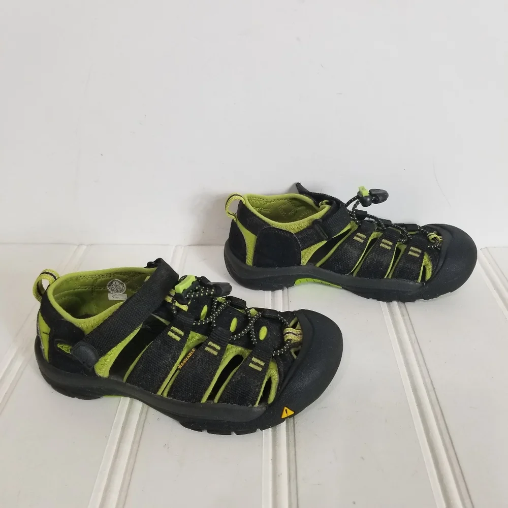 KEEN Newport H2 Sandals Boys 2 Waterproof Sport Hiking Closed Toe Black Lime